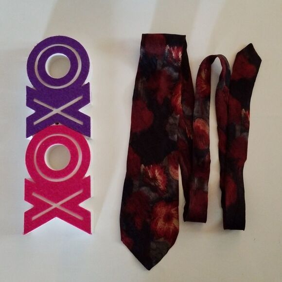 FENDI CRAVATTE mens 60x3.5 red multi silk tie - Picture 6 of 6